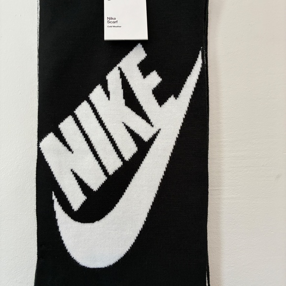 Nike Sportswear Classic Sport Scarf Black White One Size Unisex 64 Inches NWT - Picture 2 of 6